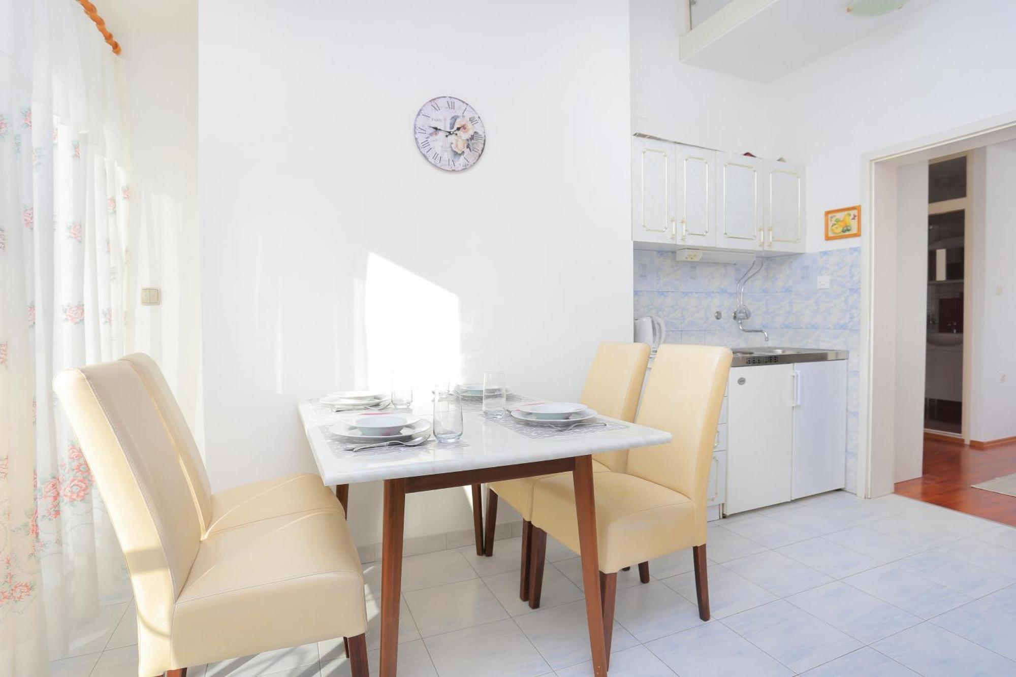 Apartments And Rooms With Parking Space Kastel Stafilic, Kastela - 18673 Номер фото